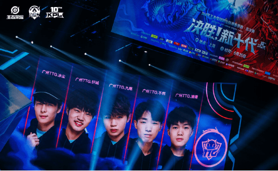 渐显现出其 渐显现出其